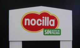 cajas-de-madera-con-personalizacion-de-logotipos-y-producto-acabado-min